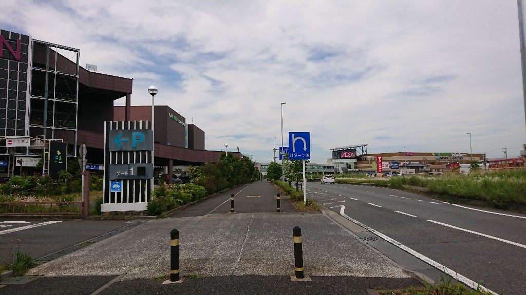 イオンレイクタウンKAZE駐車場Uターン