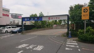 イオンレイクタウンKAZE駐車場入り口2