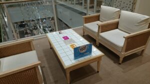 レイクタウン休憩所ソファの画像