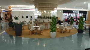 レイクタウン休憩所ソファの画像