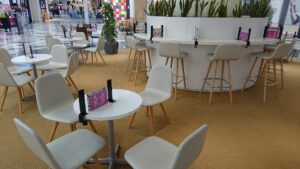 レイクタウン休憩所ソファの画像