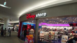 レイクタウンmoriディズニーストアの画像