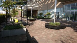 レイクタウン休憩所ソファの画像